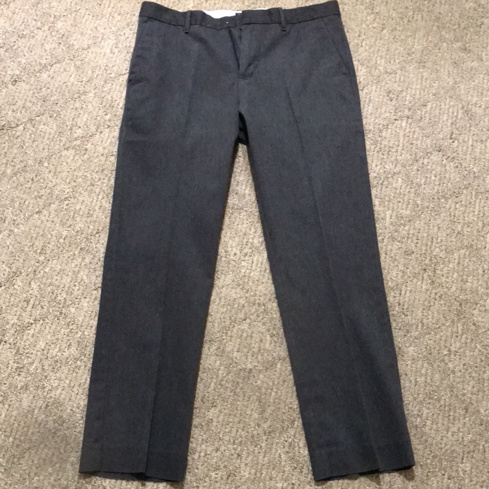 GAP tailored Khakis 34x32